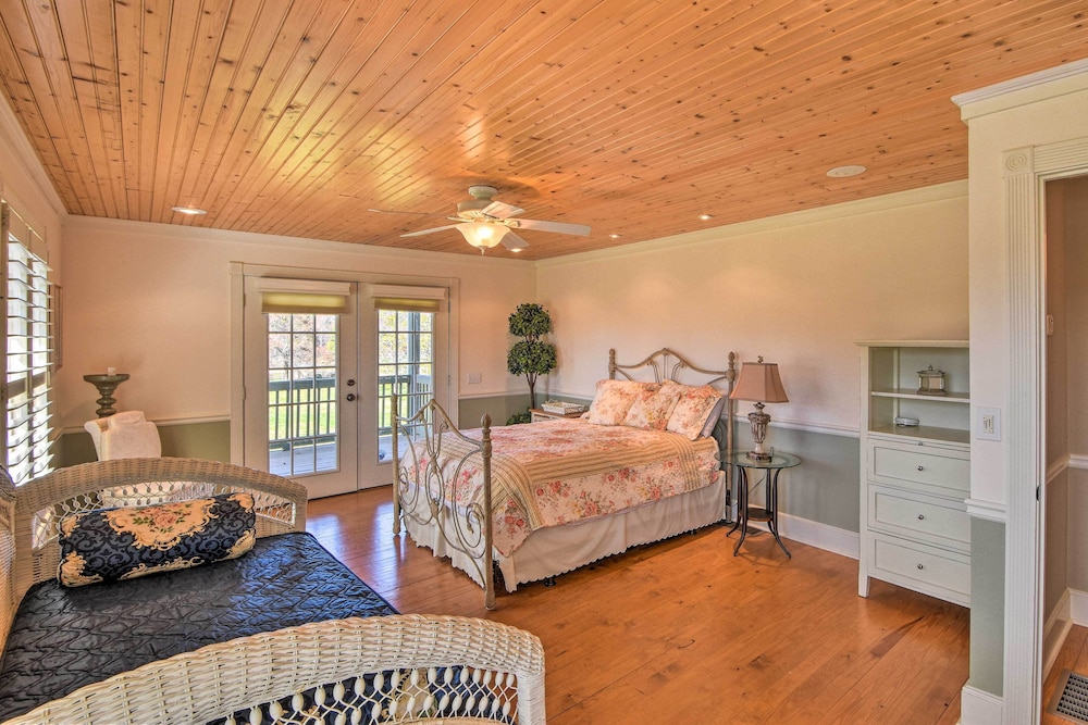 Serving Southern Charm at This Clarkesville House! view 4
