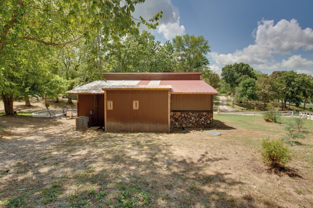 'cedar Pointe' - Peaceful Lake Cabin in Odessa