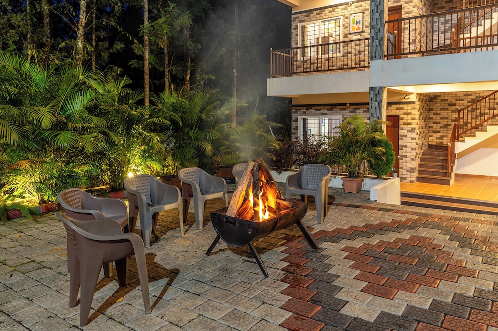 Treebo Arabica Valley-Coffee Plantation Retreat