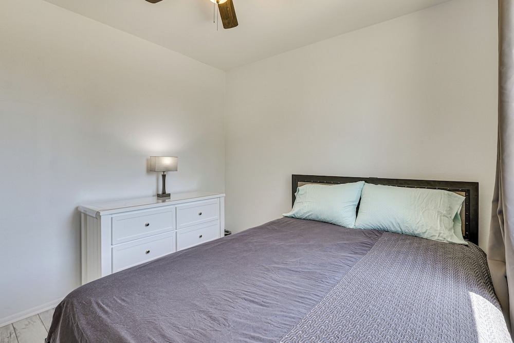 2 Mi to Old Town & Mall: Townhome w/ Pool Access!