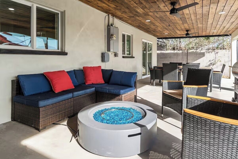 Desert Dream- Retreat with Heated Pool