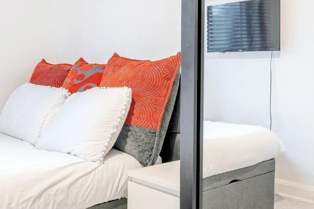 City Central London Apt Balcony, Parking, Sleeps 3