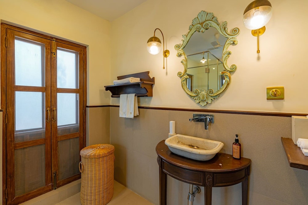 Loto Bianco by Hireavilla -4br w Pvt Pool Siolim