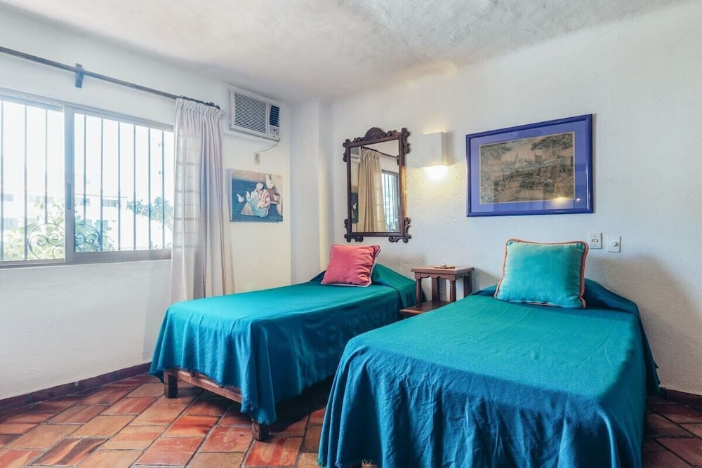 Ocean View 2Br Condo-balcony-beach-pool - 604