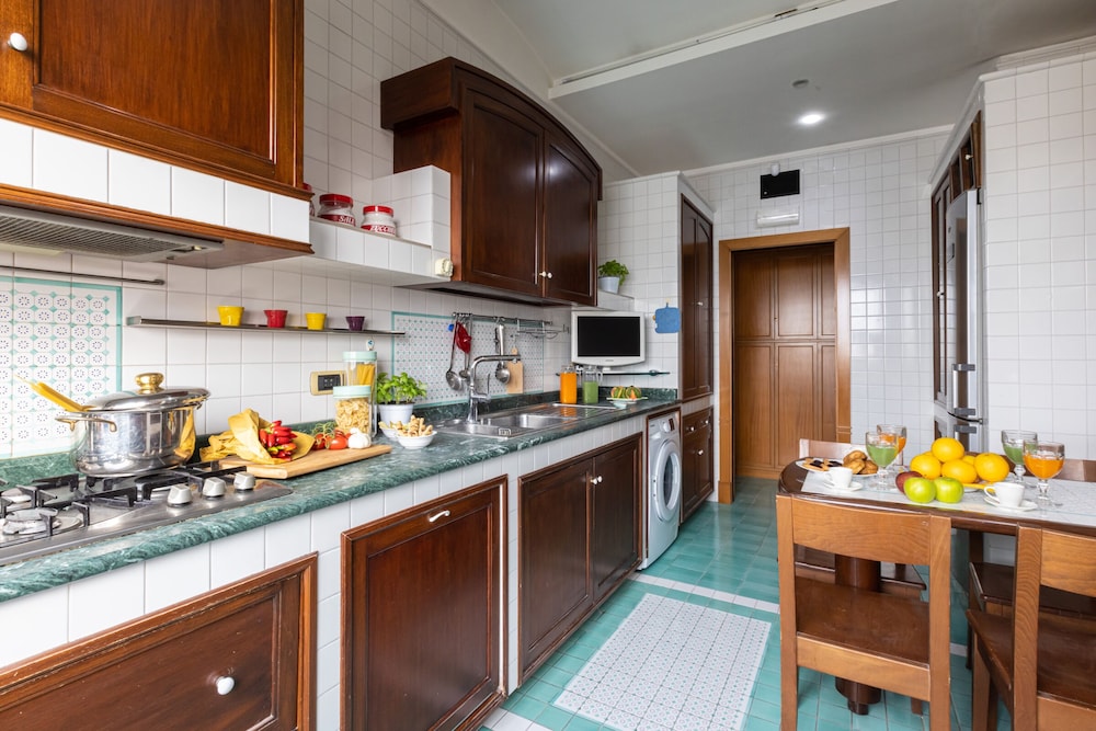 Family Home With Terrace & View In Sorrento Center