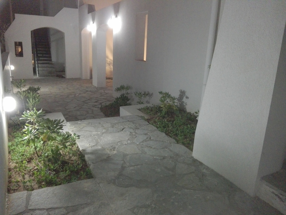 Okirroi Villas