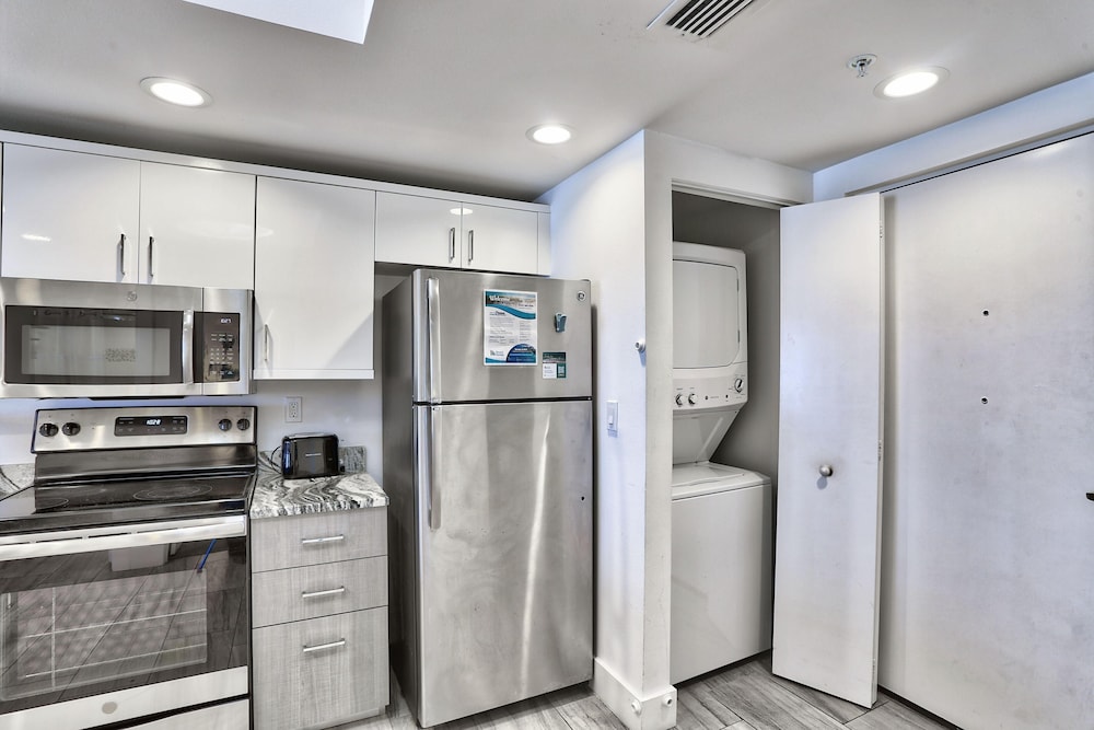 Oceana 203 West