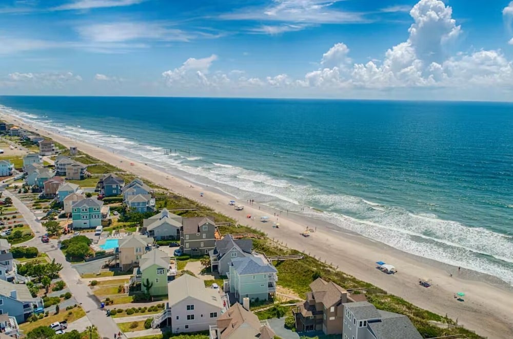 Sea La Vie (North Topsail) by Topsail Realty
