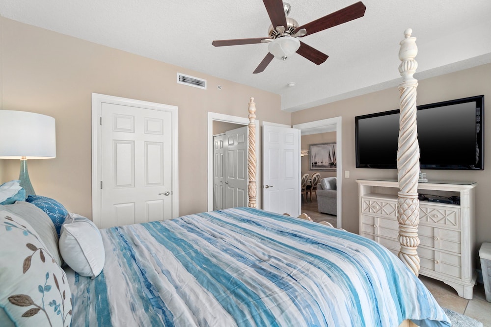 Twin Palms by Book That Condo