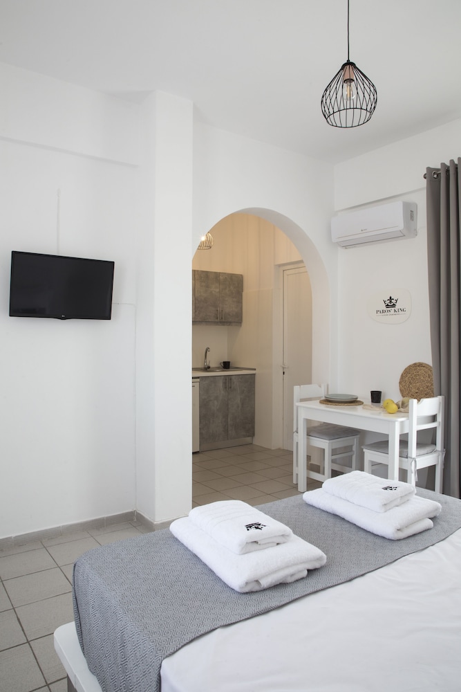 Paros King Luxury Apartments photo 3