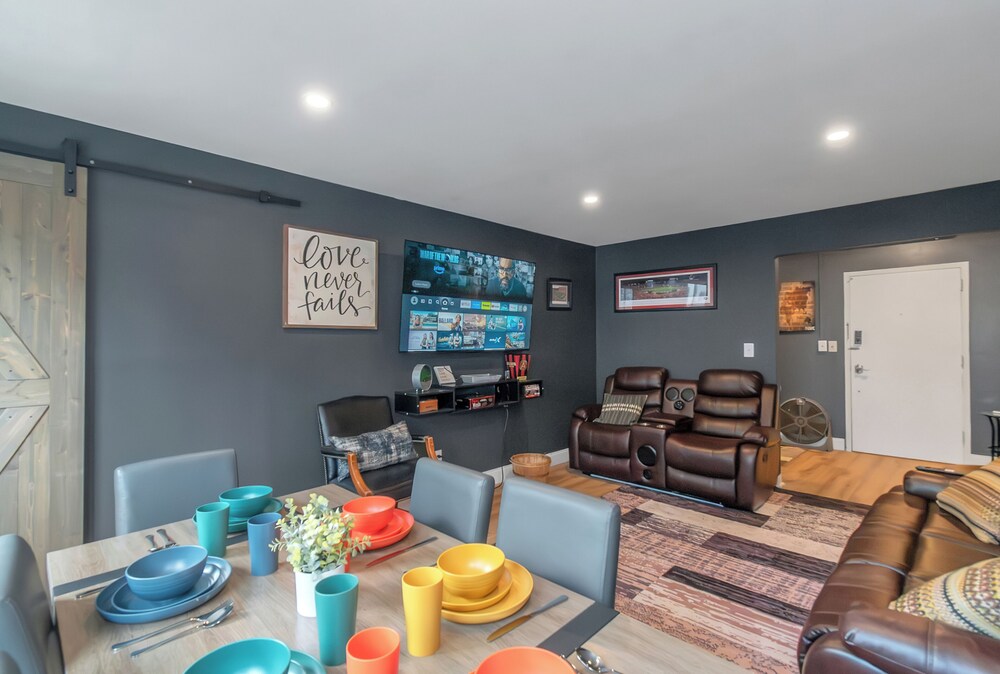 Lux 2BR Condo w/ King Beds DTWN