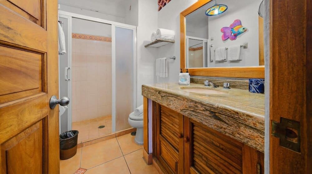 Ocean View 1Br Condo-balcony-beach-pool - 306