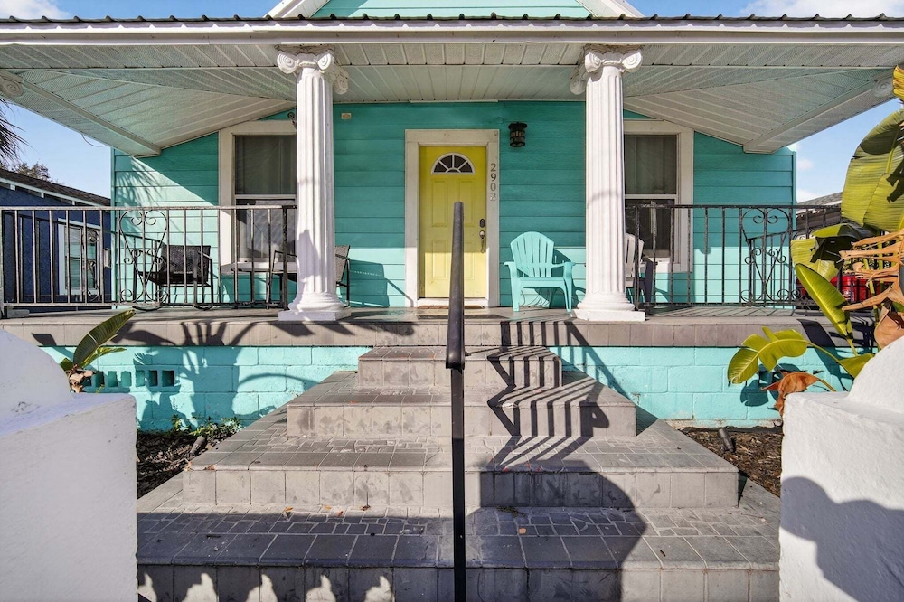 Modern Tampa Home Near Ybor And Downtown 3 Bedroom Home
