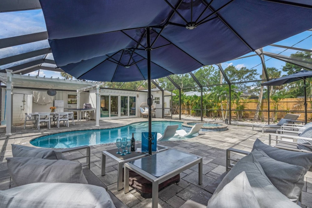 Dockside Getaway on Avenida