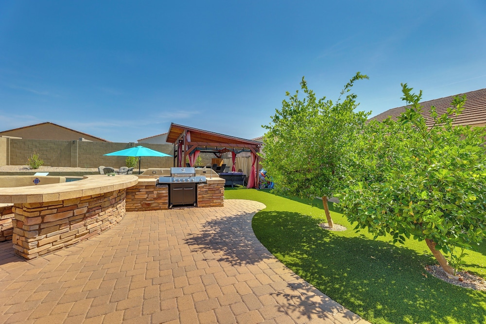 Mtn-view Getaway w/ Outdoor Oasis in Gold Canyon