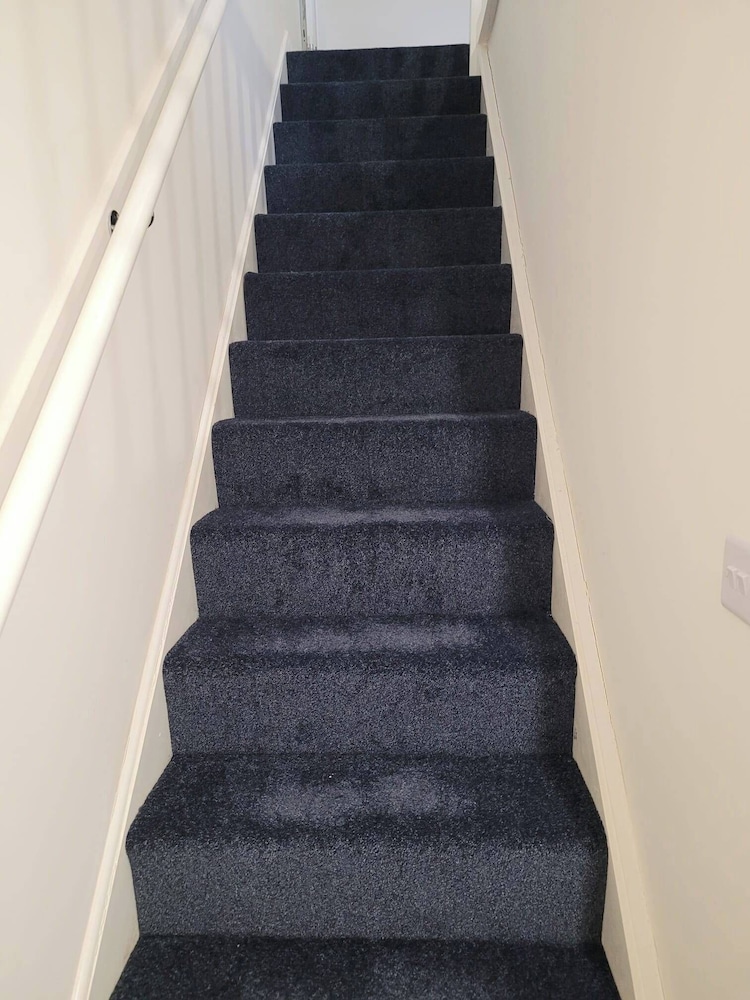 Central 2 Bed Home - Parking, Ev Point, Garden