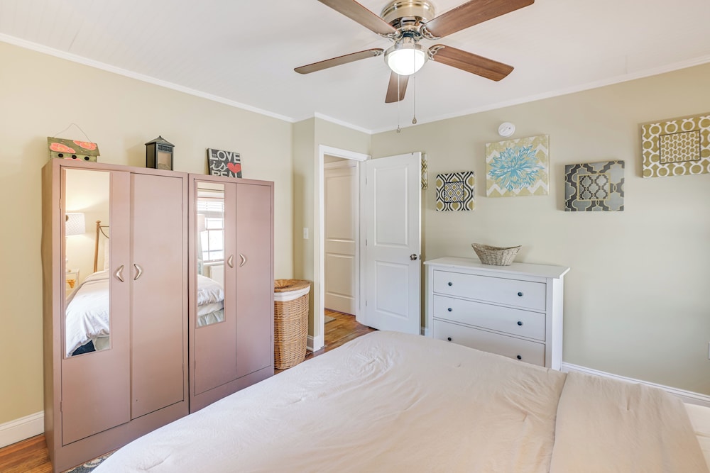 Close to Dtwn Bangor: Inviting Maine Home
