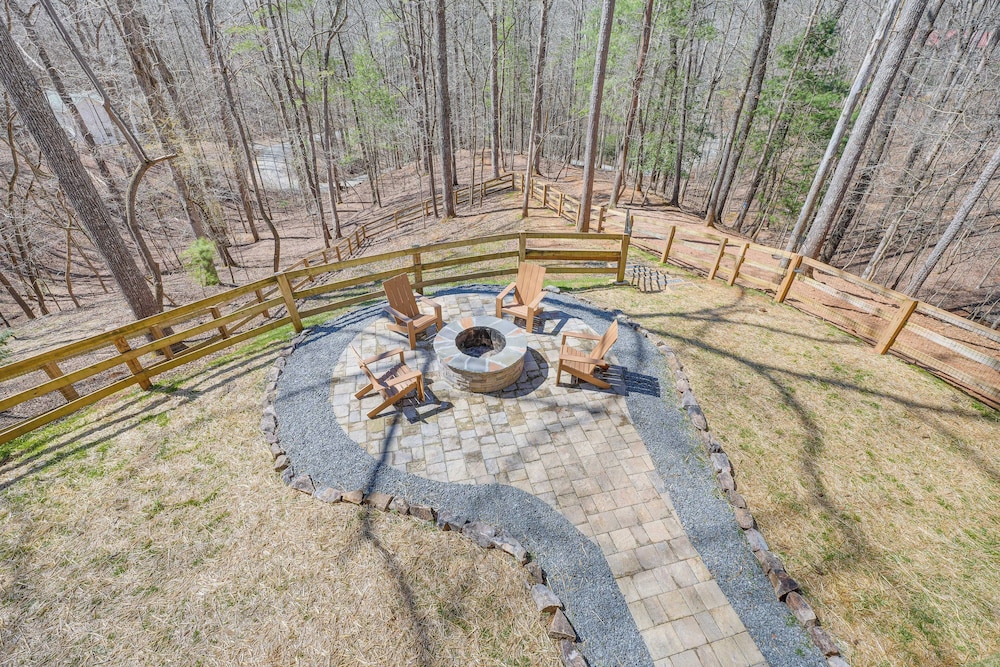 Ellijay Home 4 Mi to Dtwn: Hot Tub & Resort Perks!