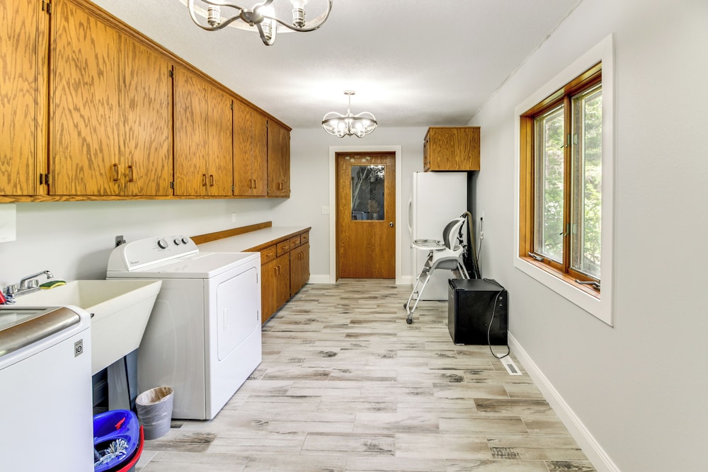 Lakefront Home on 17 Acres: 9 Mi to Dtwn Brainerd!