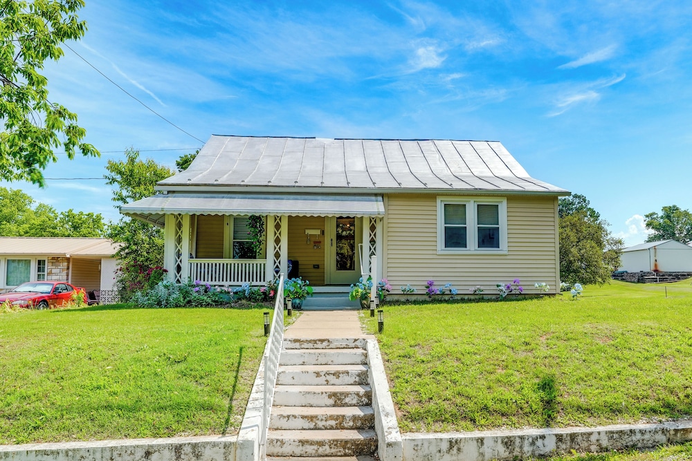 Pet-friendly Shenandoah Home w/ Fire Pit! view 4