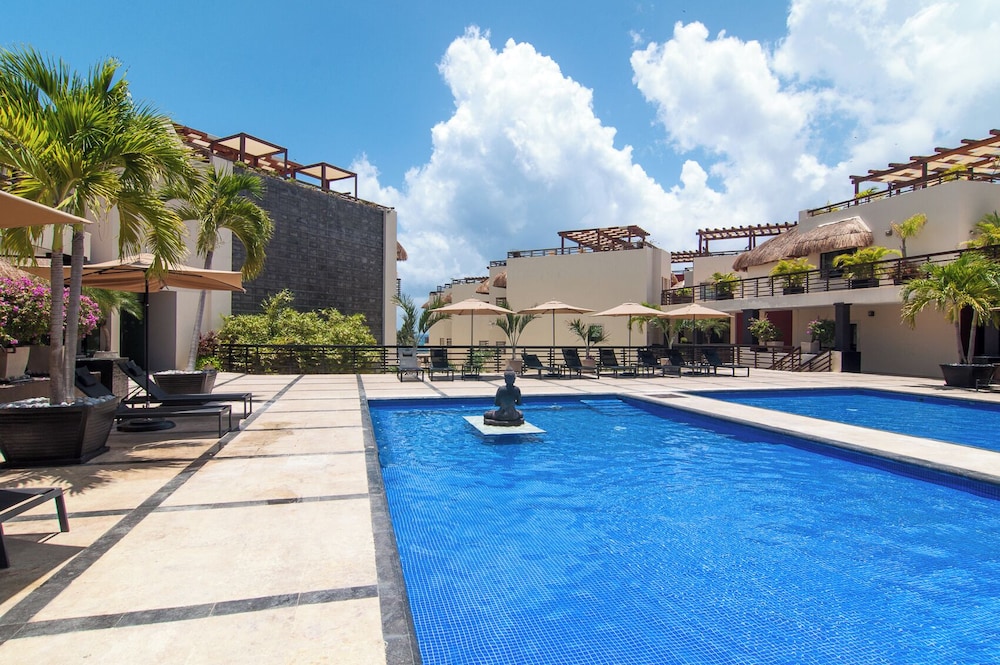 Aldea Thai Tropical Oasis near the Beach