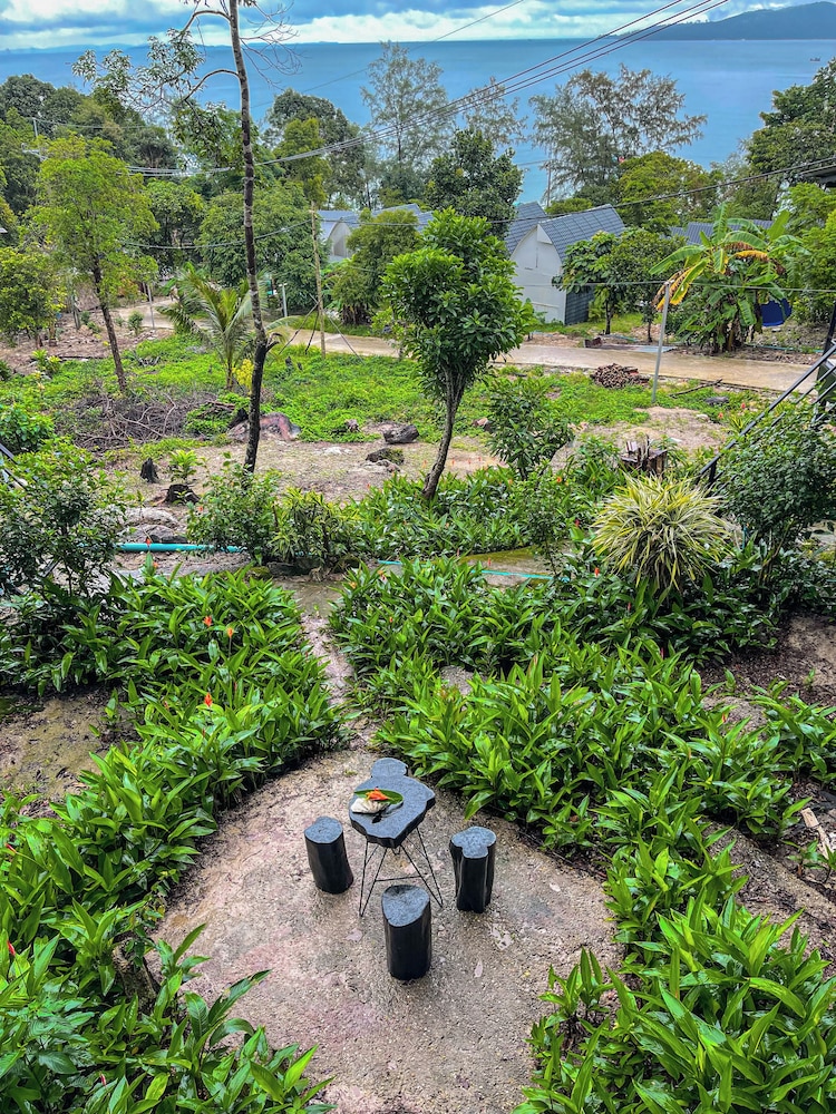 Ocean Lounge Bungalow view 3