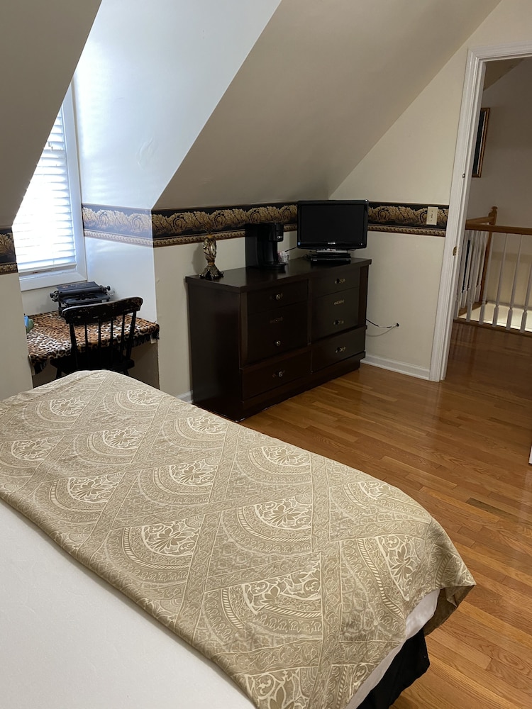 Carriage Lane Inn