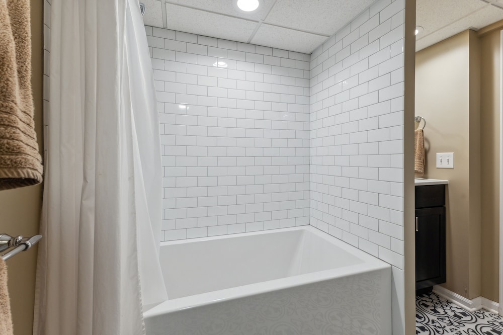 Charming Ann Arbor Retreat Near Dt & Attractions 3 Bedroom Home