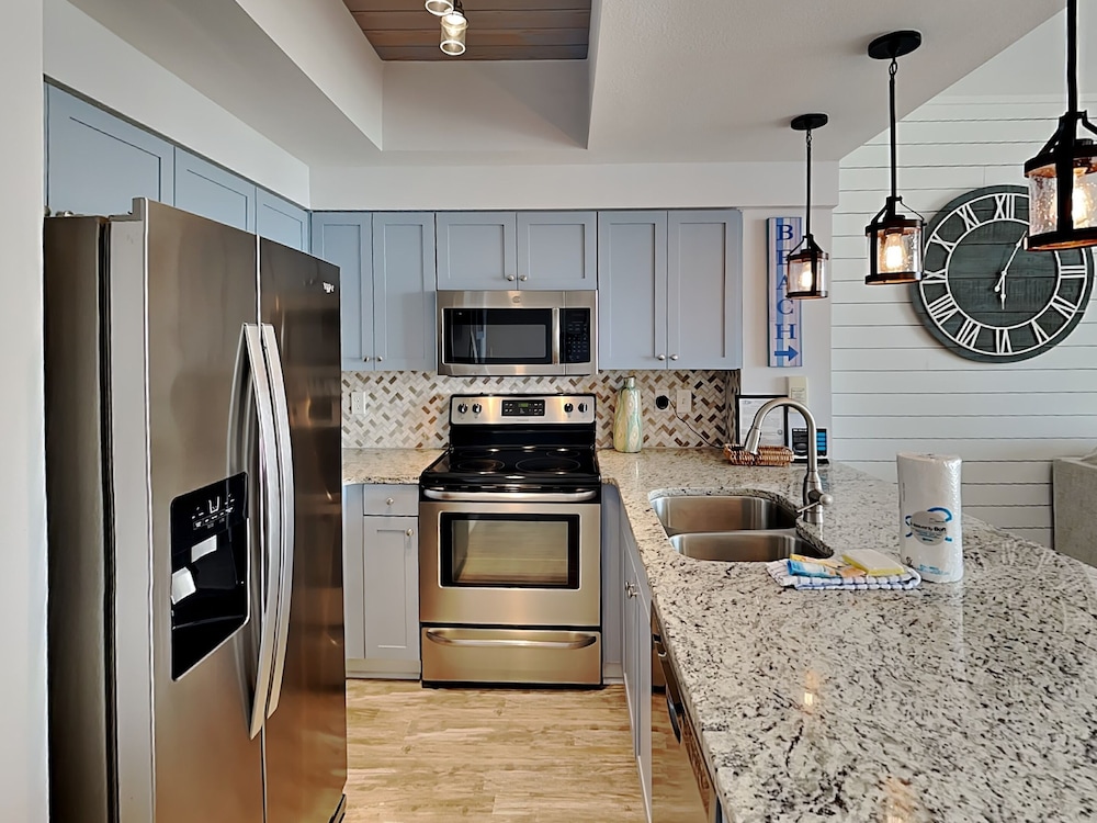 Majestic Sun #1008A by Southern Vacation Rentals