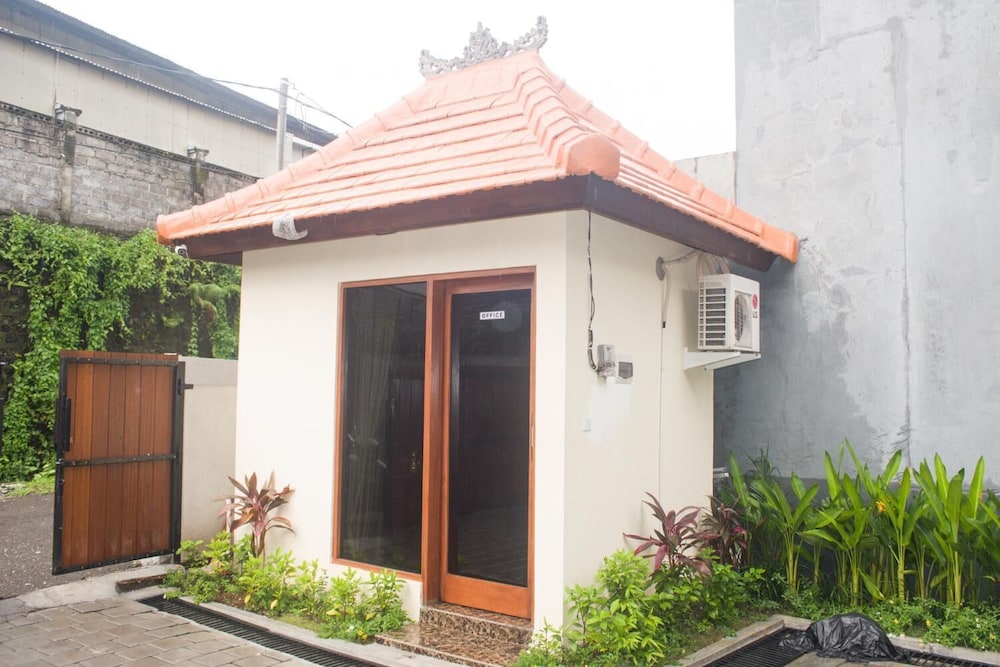 RedDoorz near Gatsu Barat Denpasar