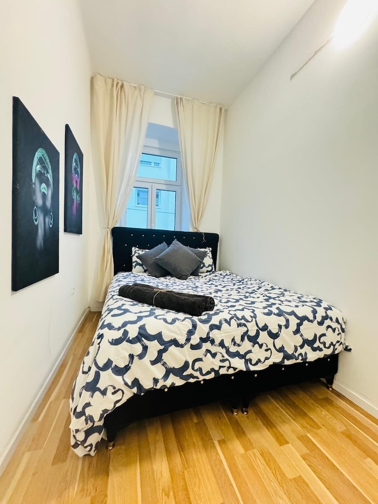 Comfortable 2BR Retreat Near Stadthalle