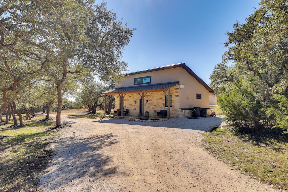 Hill Country Casita Near Guadalupe River!