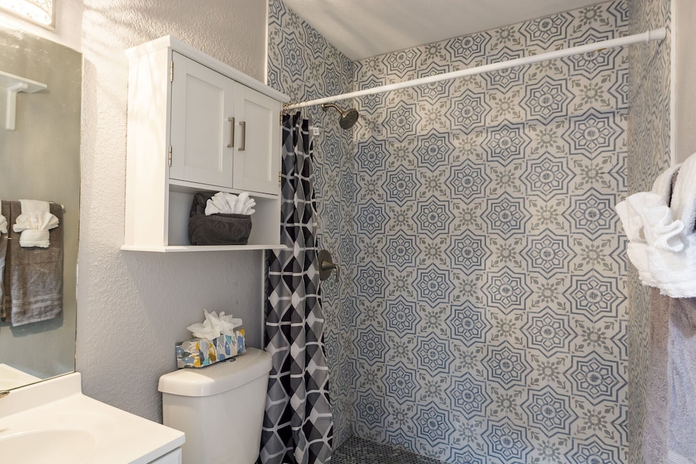 Waters Avenue Unit B view 5