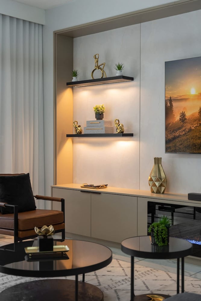 Exclusive Luxe Single Family 6 BR Sl2765