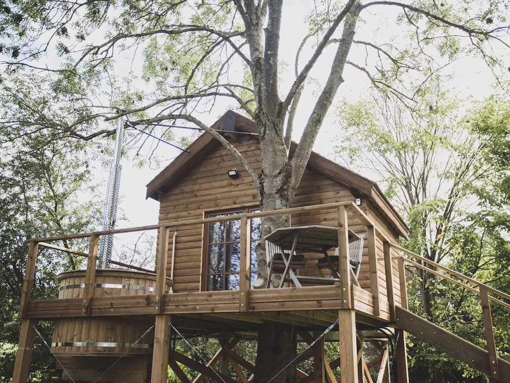 Romantic Woodland Chalet