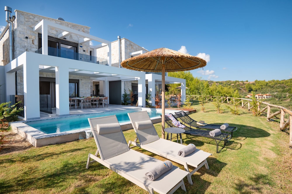 Olive Grove Panorama Suite Pende
