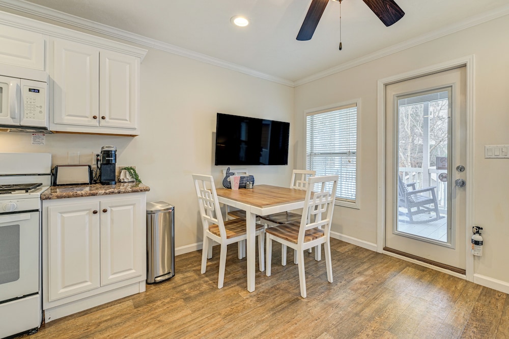 < 1 Mi to Lake Norman Marina: Home w/ Pool Access