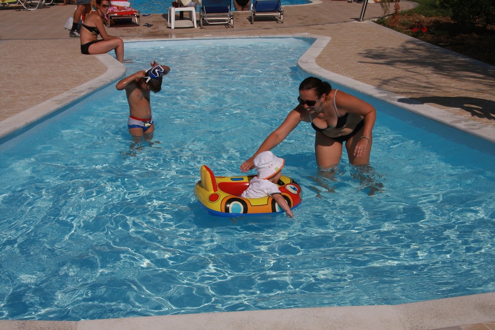 Kaloni village apartments