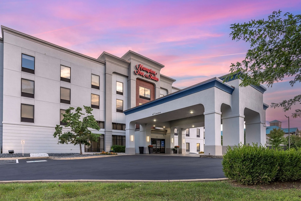 Hotel Hampton Inn & Suites Louisville East - Image 1