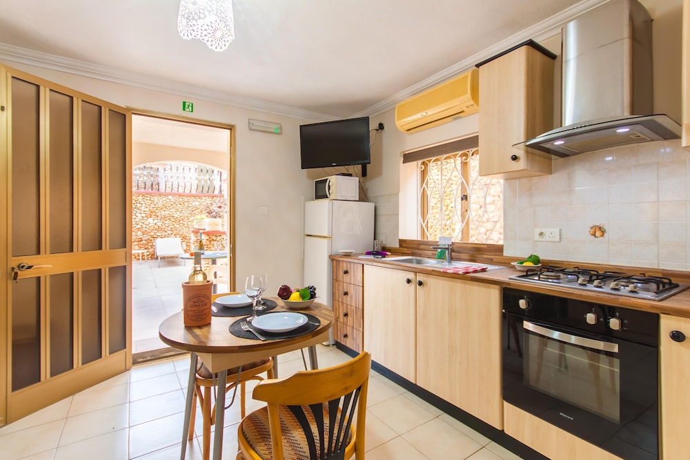 Villa & Pool Apart 3 in Mellieha Bay view 5