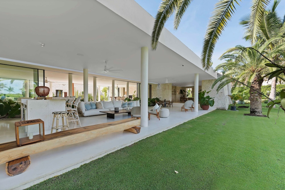 Magnificent 5BR Modern Tropical Villa With Pool