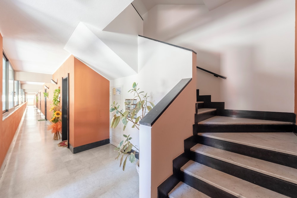 Charming 2-bed flat balcony & parking