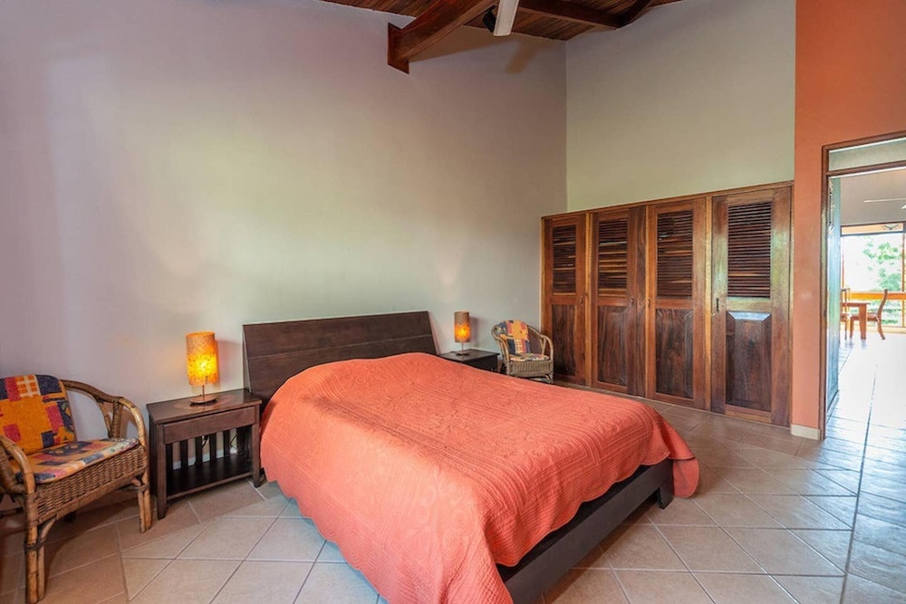 Tropical Condo with Spectacular Ocean Views, Panoramic Dining Terrace & Quick Walk to Beach view 4