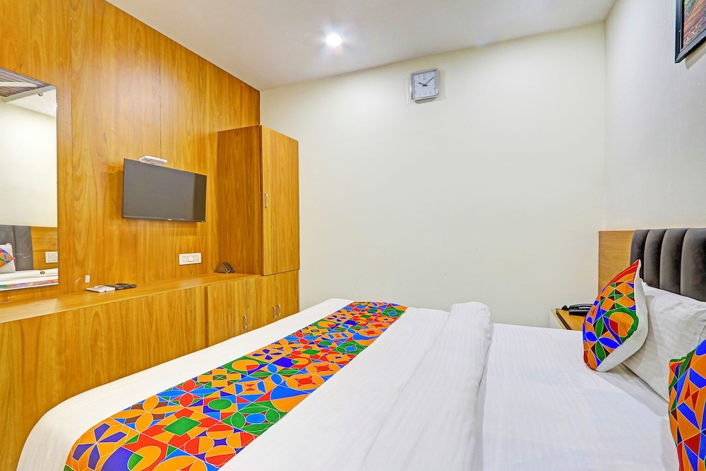 Fabhotel Dharani Grand
