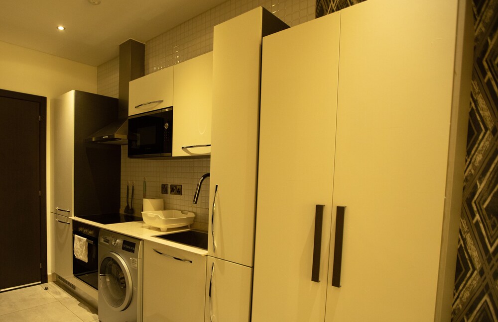 Signature Luxury Suites by Cozy