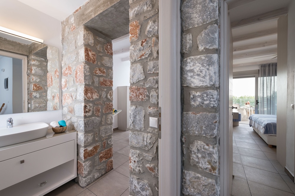 Cedar Bay Beachside Villas