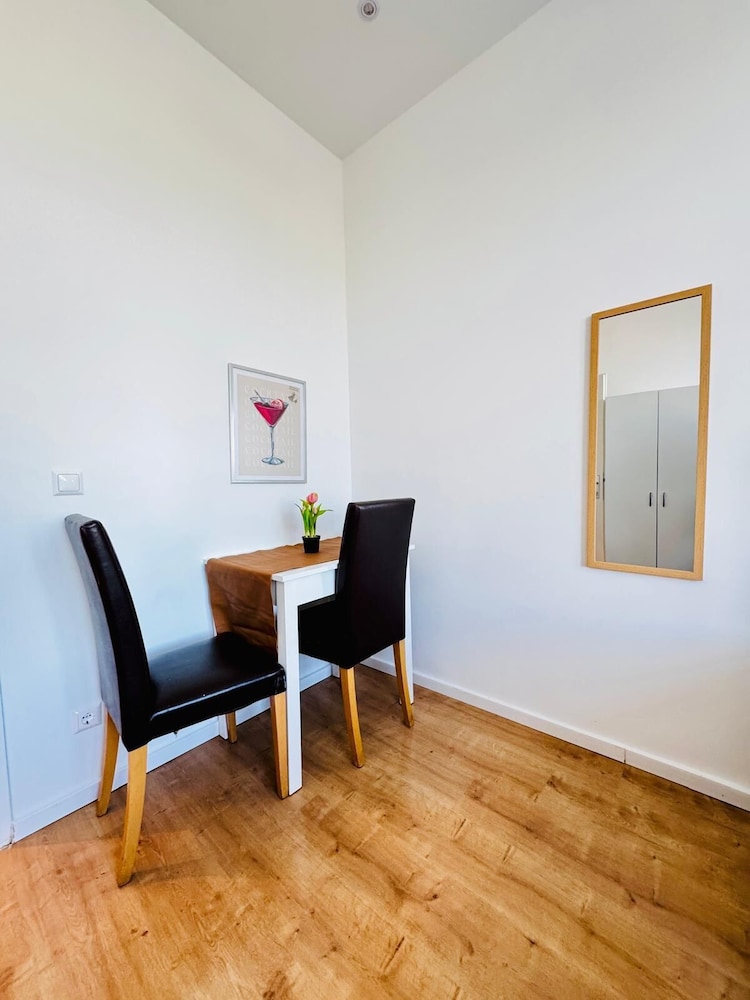 Cozy 3BR Apt Near Kaufpark Alterlaa