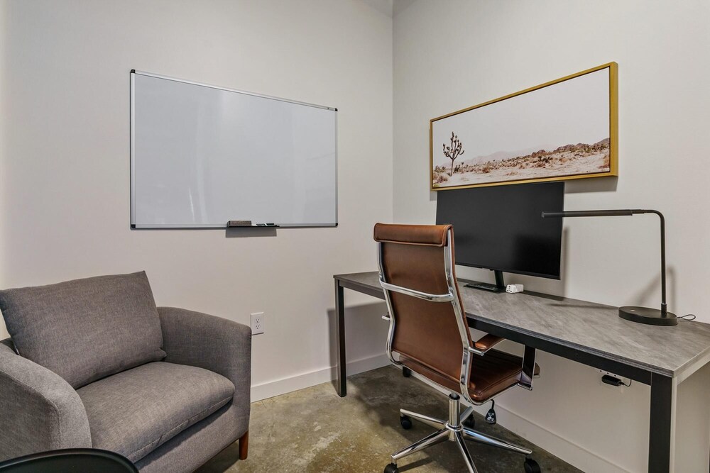 Mid Main Lofts 7122 Trendy 1BR Loft w Office Midtown view 3