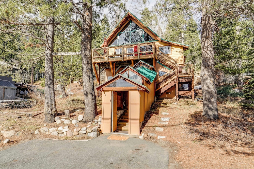 Serene Lakes Cabin w/ Deck: Dog Friendly!