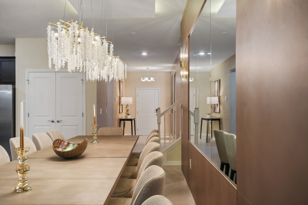 Ultimate Family Fun Retreat 10-bedroom Luxury Home